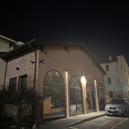 Con Parcheggio Comodo Lejlighed Bologna